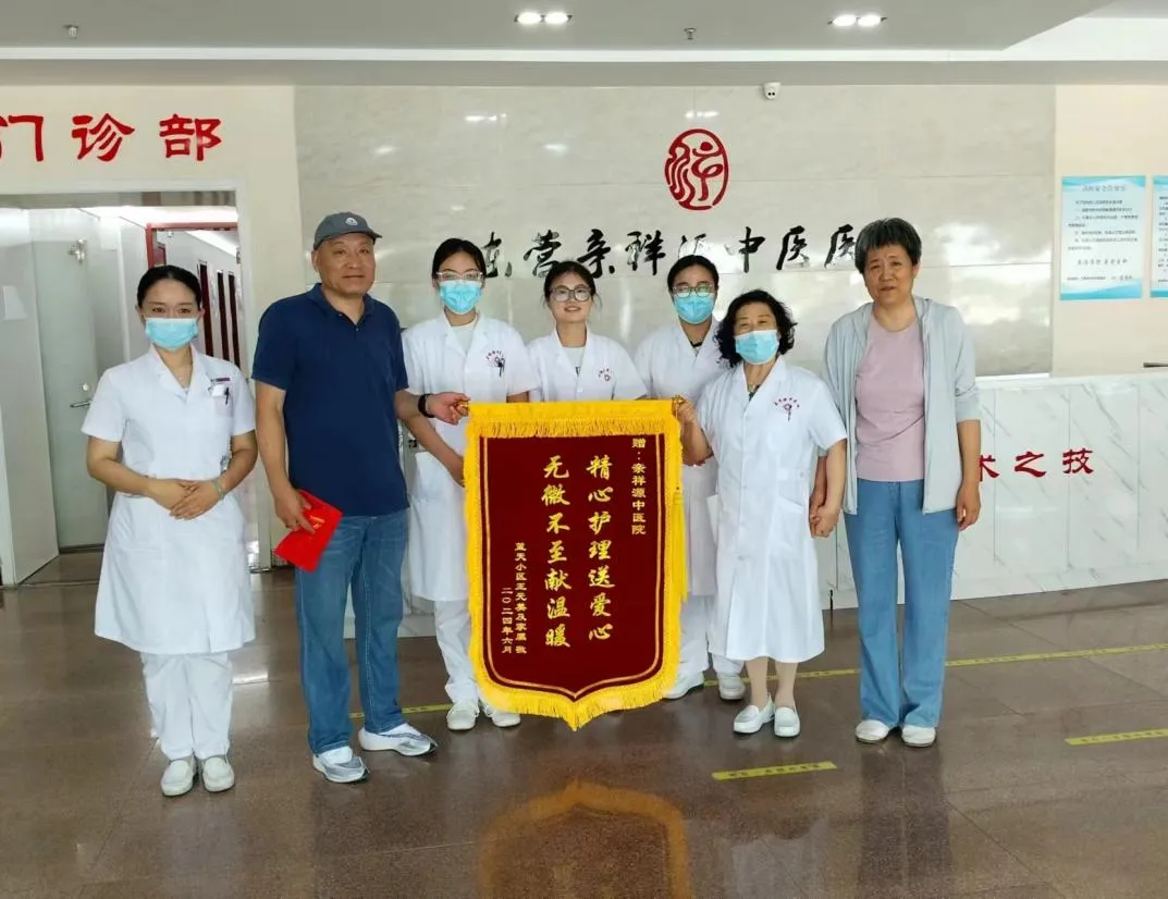 【亲祥源长护服务】锦旗故事 │ 遮阳帽让王奶奶转怒为喜